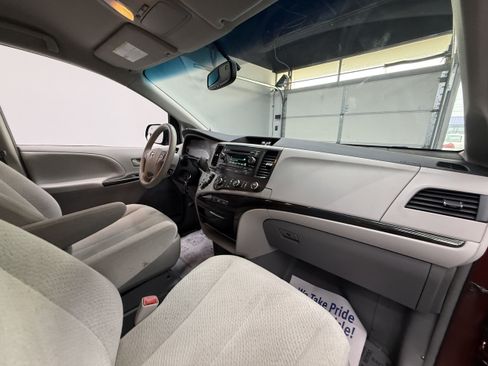 Used 2012 Toyota Sienna LE FWD image 20