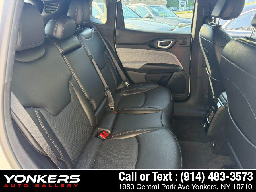 Used 2023 Jeep Compass Latitude w/ Sun and Sound Group AWD/4WD image 31