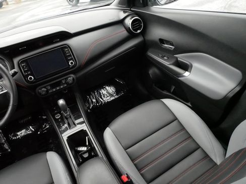 Used 2021 Nissan Kicks SR w/ SR Premium Package image 11