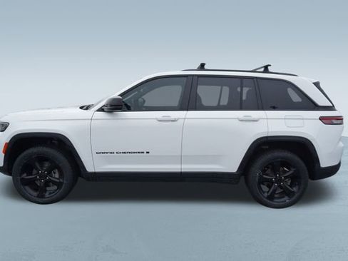 Used 2023 Jeep Grand Cherokee Altitude image 4