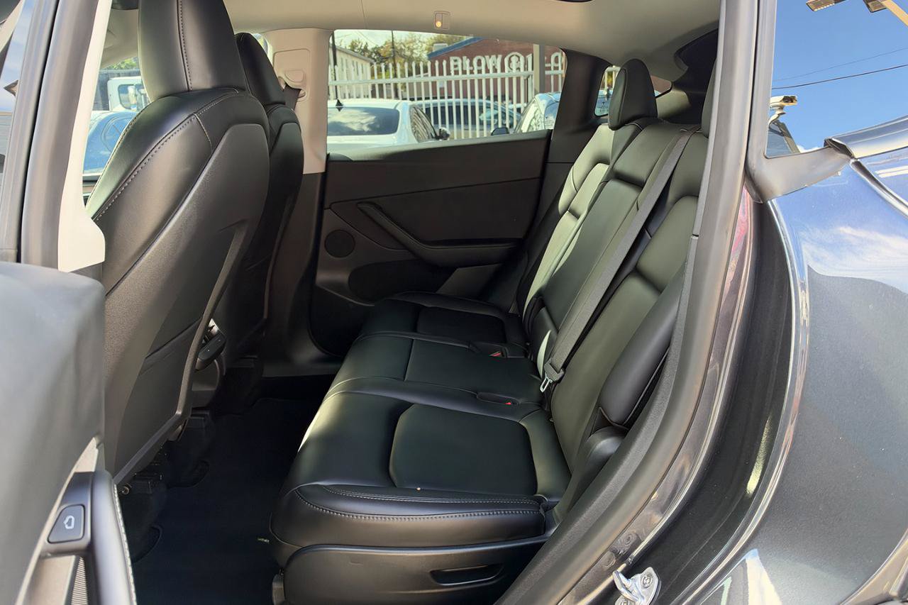 Used 2024 Tesla Model Y Long Range AWD/4WD image 19