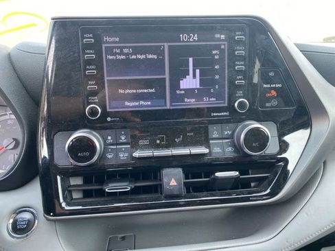 Used 2022 Toyota Highlander L AWD/4WD image 23