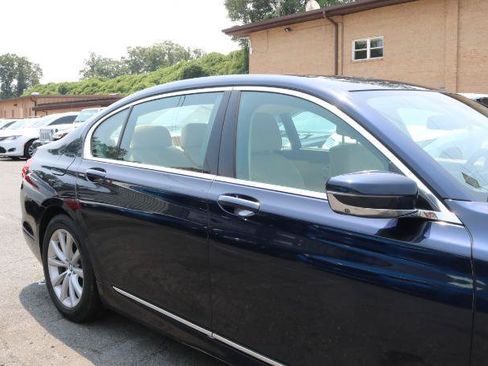 Used 2016 BMW 740i RWD image 8