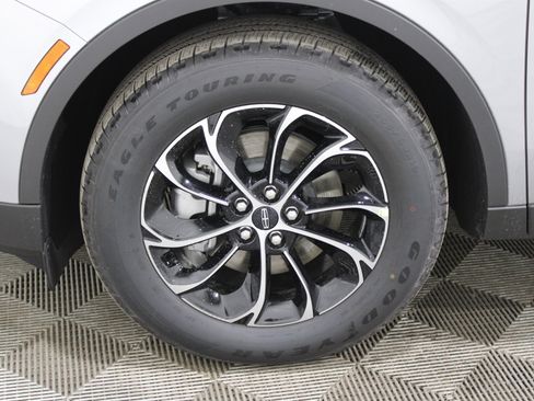 Used 2025 Lincoln Nautilus Premier AWD/4WD image 31