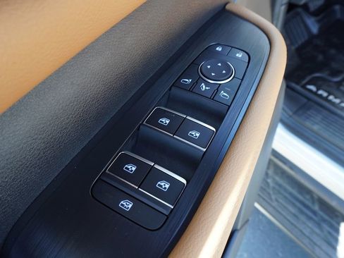 New 2025 Nissan Armada SL w/ Captain's Chari Seat Package image 16