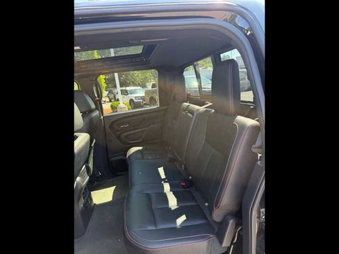 Used 2021 Nissan Titan PRO-4X w/ Pro-4x Convenience Package AWD/4WD image 8