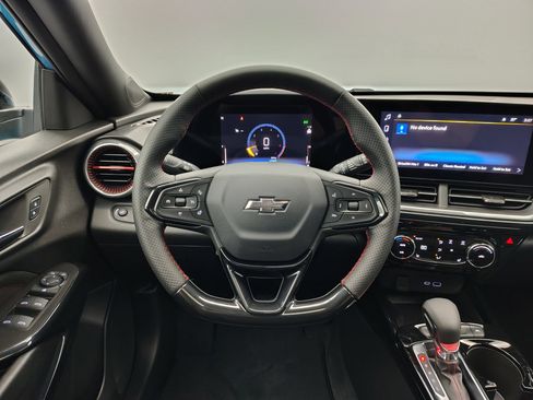 Used 2025 Chevrolet Trax RS w/ Sunroof Package image 37