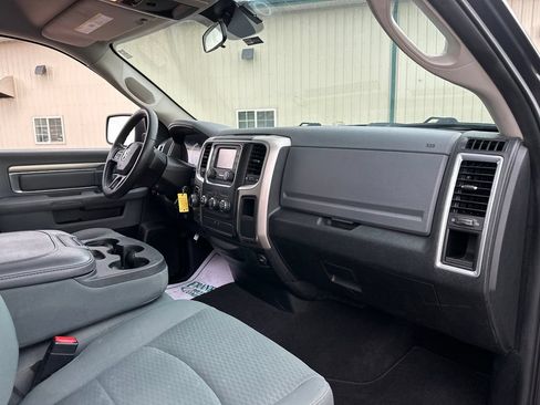 Used 2017 RAM 1500 Classic SLT AWD/4WD image 27