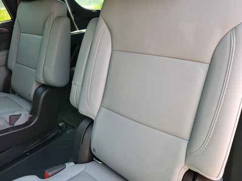 Used 2022 Chevrolet Tahoe Z71 w/ Luxury Package image 10