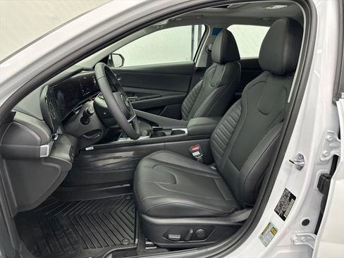New 2025 Hyundai Elantra Limited image 9