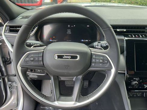 New 2025 Jeep Grand Cherokee L Altitude image 24