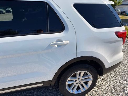 Used 2017 Ford Explorer XLT FWD image 11