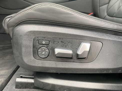 Used 2024 BMW X6 xDrive40i w/ Parking Assistance Package image 19