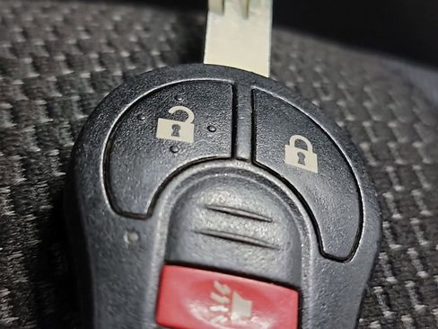 Used 2012 Nissan Versa SV image 30