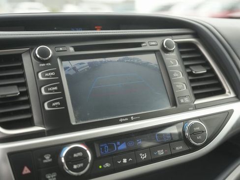 Used 2015 Toyota Highlander XLE image 27