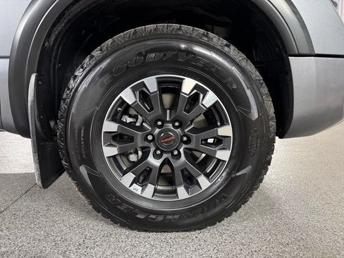 Used 2020 Nissan Titan PRO-4X w/ Pro-4x Convenience Package AWD/4WD image 5