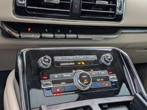 Used 2021 Lincoln Navigator Reserve w/ Luxury Package image 17