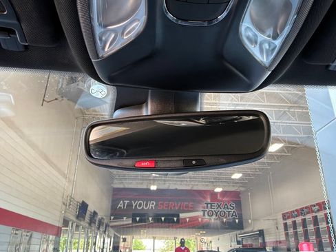 Used 2025 Jeep Compass Limited AWD/4WD image 17