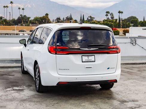 Certified 2024 Chrysler Pacifica Select image 7