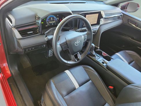 Used 2025 Toyota Camry SE image 39