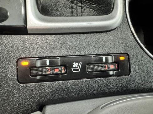 Used 2016 Toyota Highlander Limited image 40