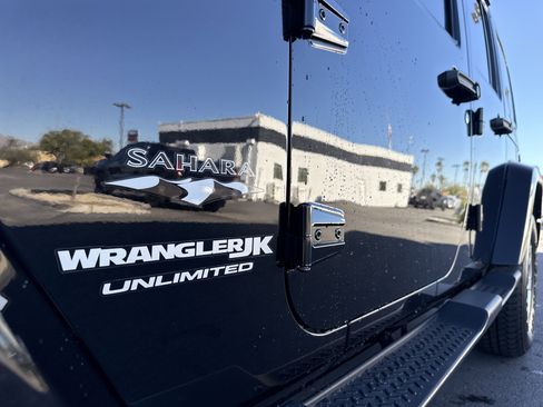 Used 2018 Jeep Wrangler Unlimited Sahara w/ Connectivity Group image 4