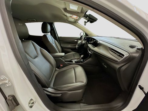 Used 2024 Buick Encore GX Sport Touring image 31