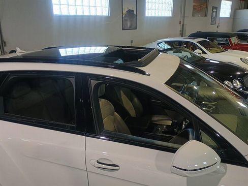 Used 2019 Bentley Bentayga AWD/4WD image 40