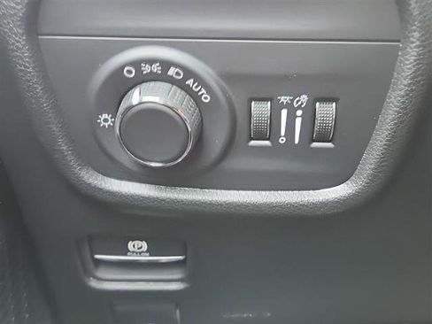 New 2025 Jeep Grand Cherokee L Altitude image 9