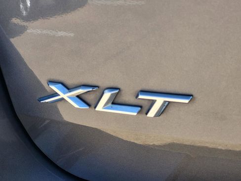 Used 2021 Ford Explorer XLT RWD image 5