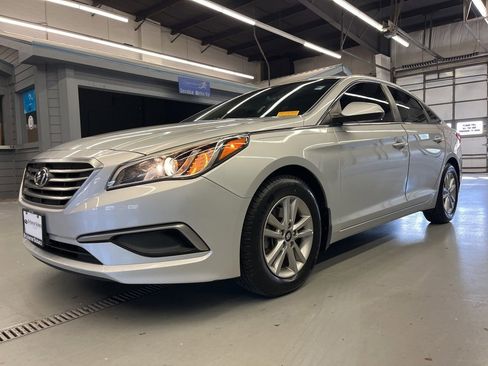 Used 2016 Hyundai Sonata SE w/ Cargo Package image 3