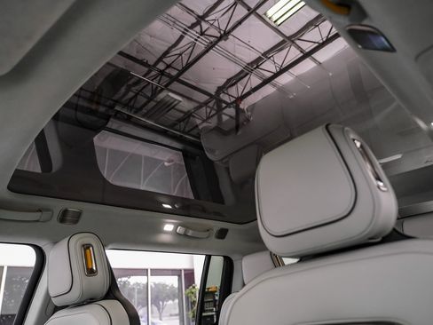 Used 2023 Rivian R1S Adventure image 5