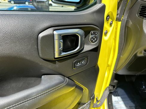 Used 2023 Jeep Wrangler Unlimited Sahara w/ Cold Weather Group AWD/4WD image 22