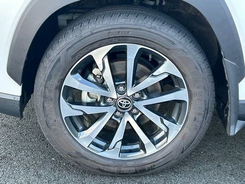 Used 2024 Toyota Corolla Cross XLE w/ Convenience Package AWD/4WD image 20
