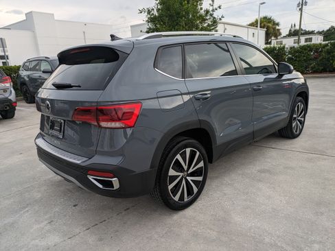 Certified 2024 Volkswagen Taos SE FWD image 4
