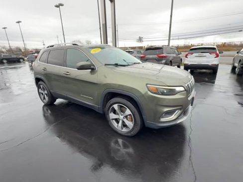 Used 2019 Jeep Cherokee Limited image 2