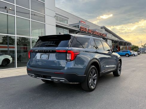 Used 2025 Ford Explorer Active w/ Active Comfort Package image 4