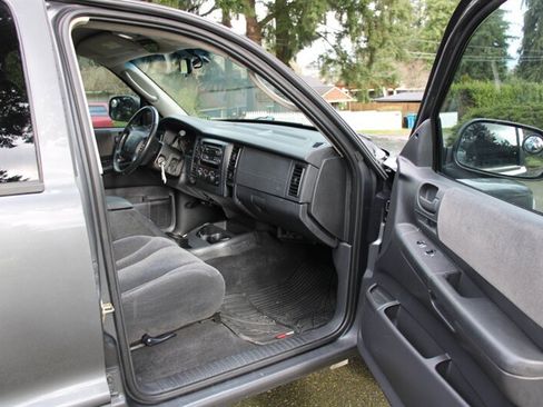 Used 2004 Dodge Dakota SLT w/ Deluxe Convenience Group image 9