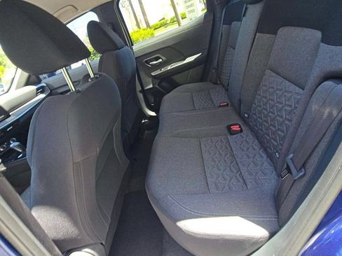 Used 2025 Nissan Kicks SV AWD/4WD image 8