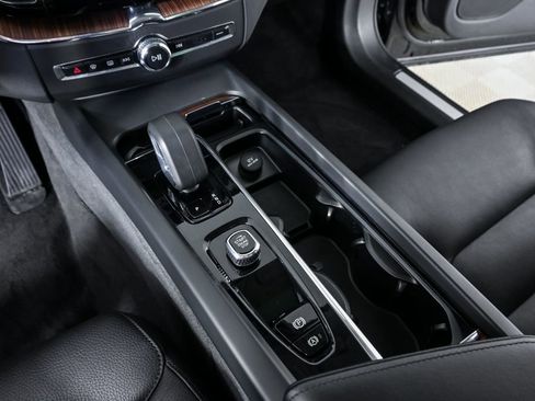 Certified 2023 Volvo XC60 B5 Plus w/ Climate Package image 18