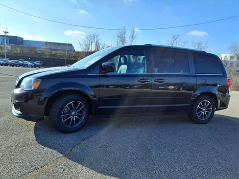 Used 2017 Dodge Grand Caravan SXT w/ Driver Convenience Group FWD image 35