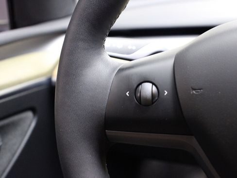 Used 2023 Tesla Model Y Long Range image 32