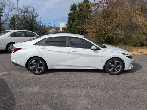 Used 2023 Hyundai Elantra SEL w/ Convenience Package image 2