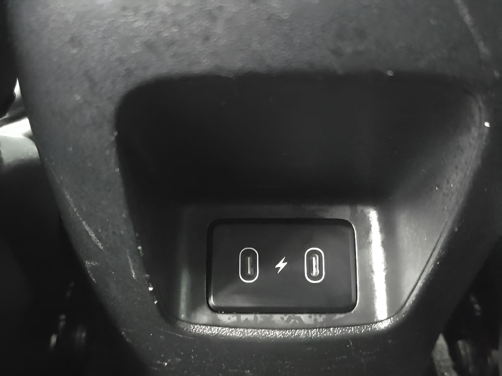 Certified 2025 Hyundai Elantra Limited FWD image 27