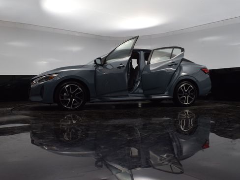 Used 2025 Nissan Sentra SR image 34