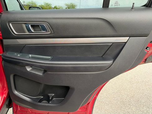 Used 2018 Ford Explorer XLT w/ Equipment Group 202A AWD/4WD image 29