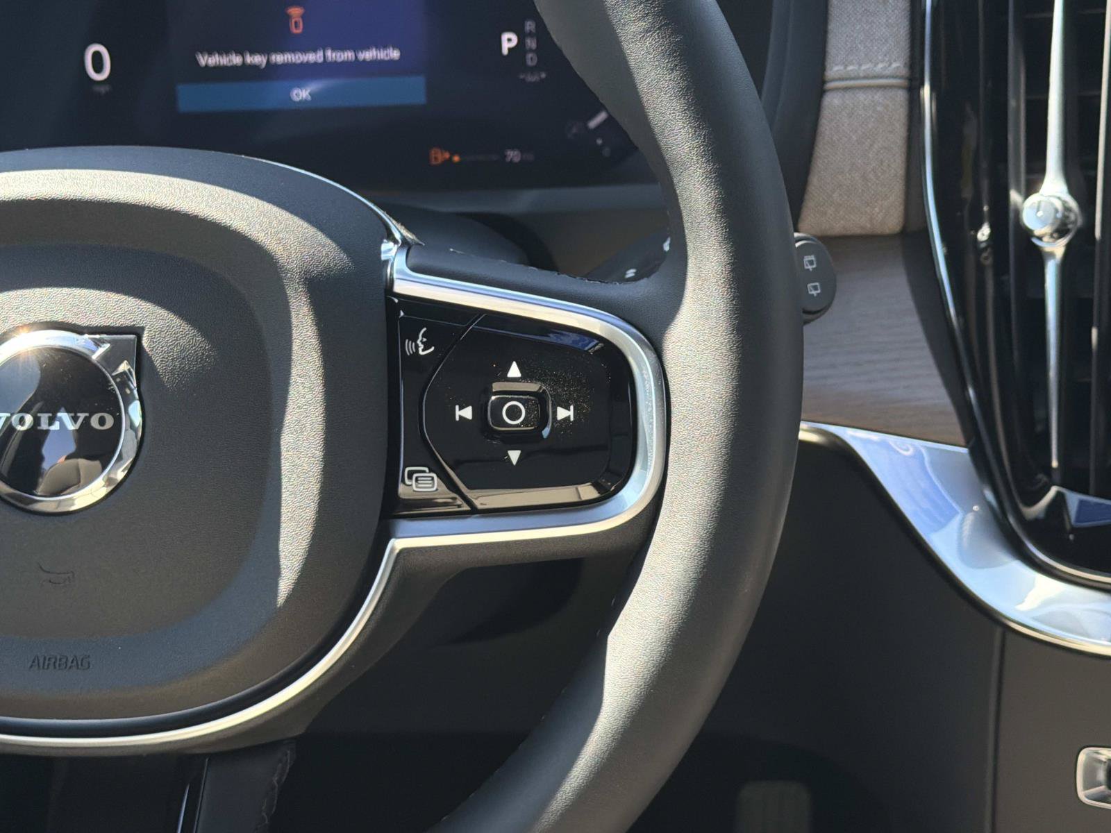 New 2027 Volvo XC90 B6 Plus AWD/4WD image 9