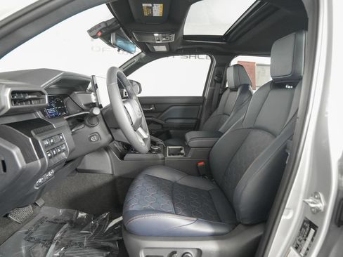 Used 2025 Toyota 4Runner Platinum AWD/4WD image 9