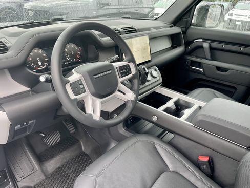 Certified 2025 Land Rover Defender 110 X-Dynamic SE AWD/4WD image 13