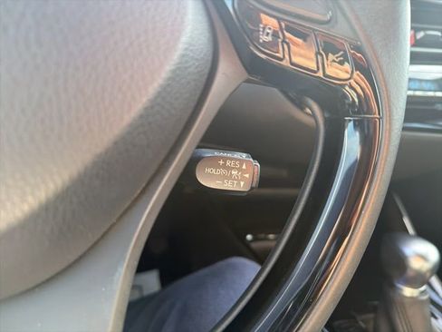 Used 2020 Toyota C-HR XLE image 31